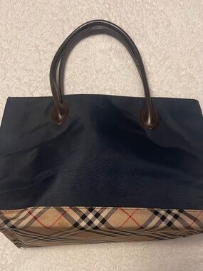 ✨ Burberry Classic Check Nylon Tote Bag – Timeless Elegance and Style